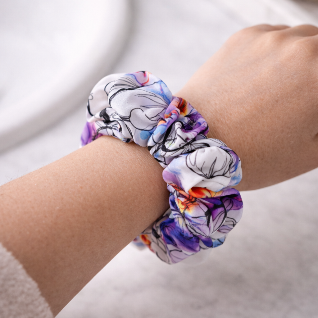 Hedvábná scrunchie gumička VIOLET LOVE IN IDLENESS4